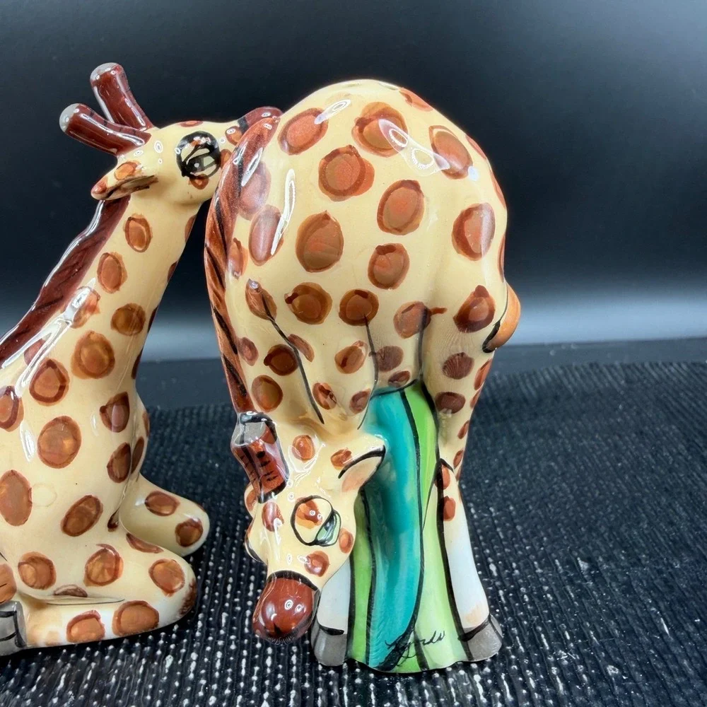 Blue Sky Ceramic Giraffe Salt and Pepper‎ Shaker Set Brown Tan Hand Painted 4in